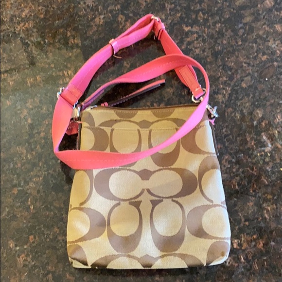 Coach monogram and pink crossbody - Picture 6 of 7